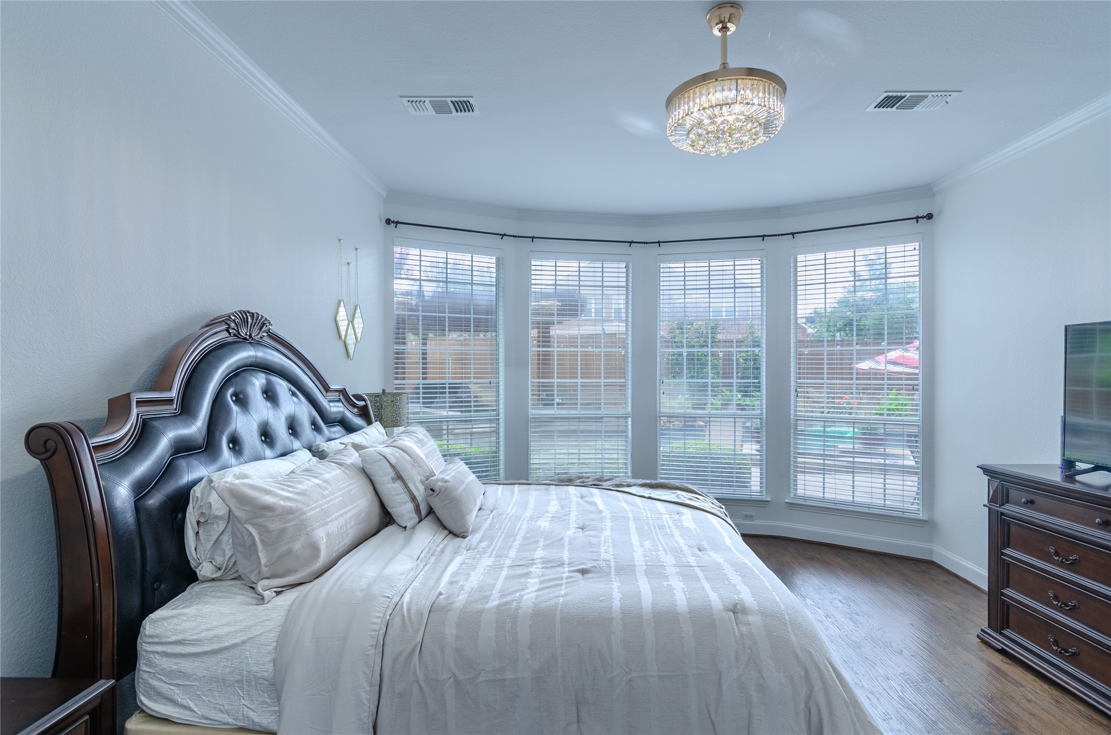 901 Woodcliff Drive