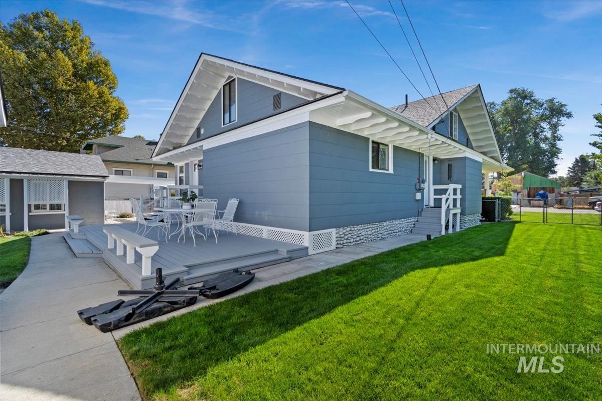 610 E 1st Street