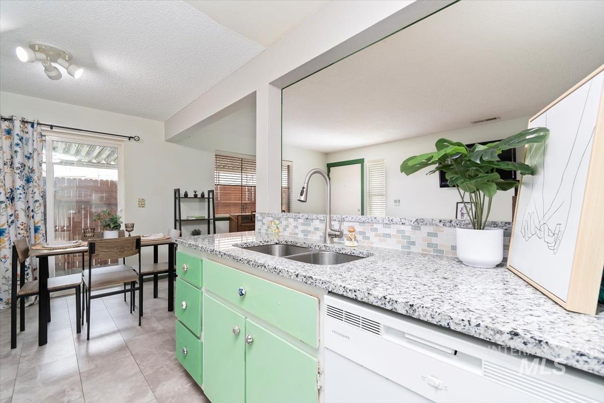 5252 W Kootenai Street