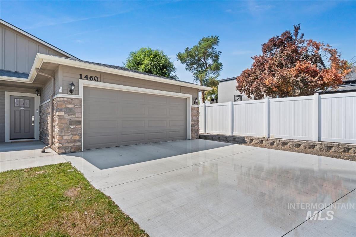 1460 W Lark Court