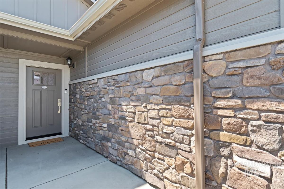 1460 W Lark Court