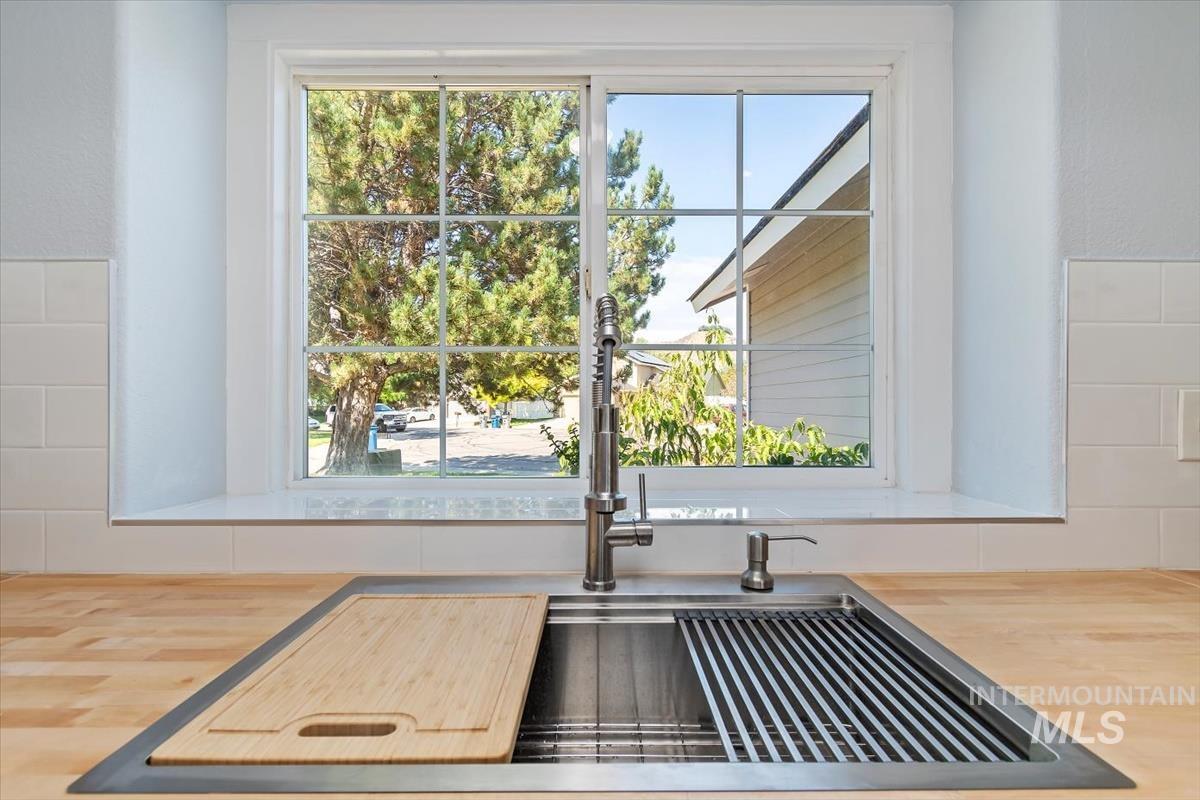 6205 W Parapet Ct
