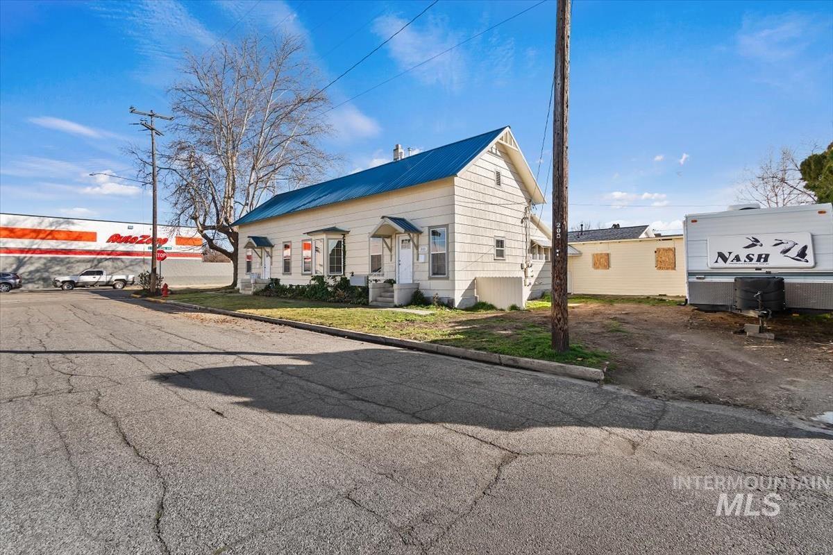 201 W 1st Street