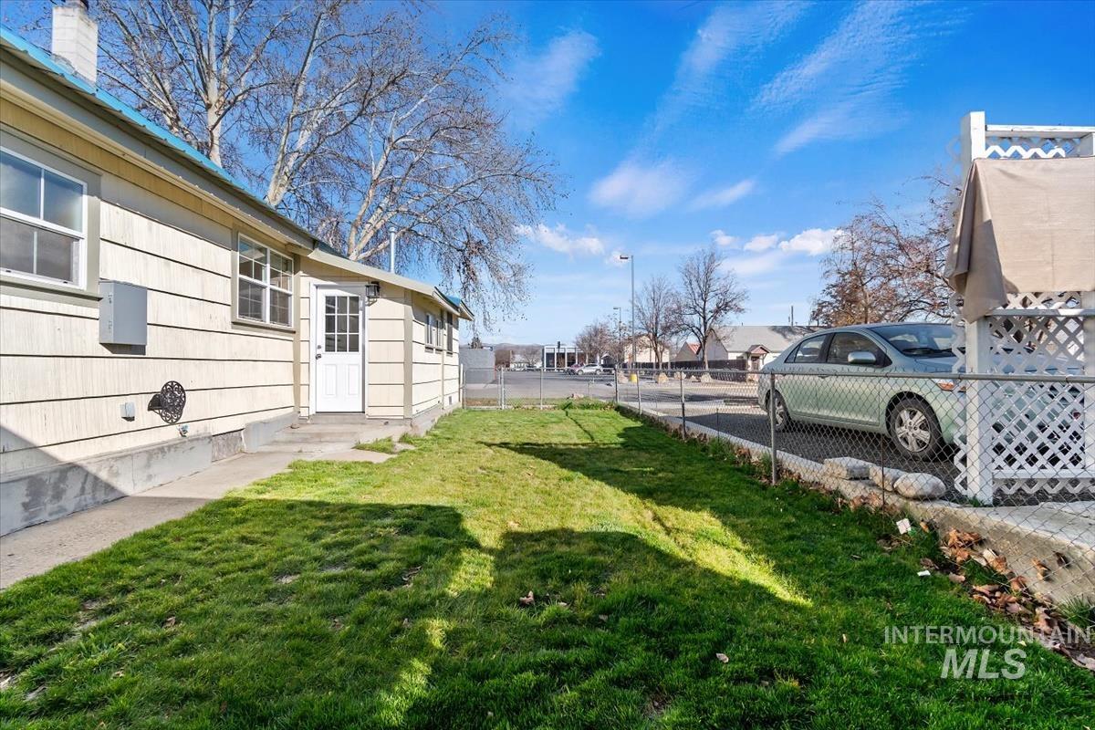 201 W 1st Street