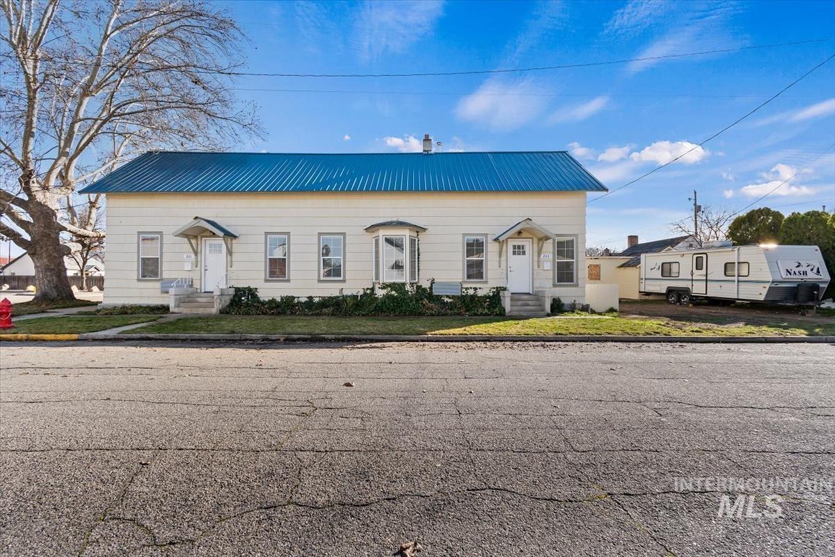 201 W 1st Street