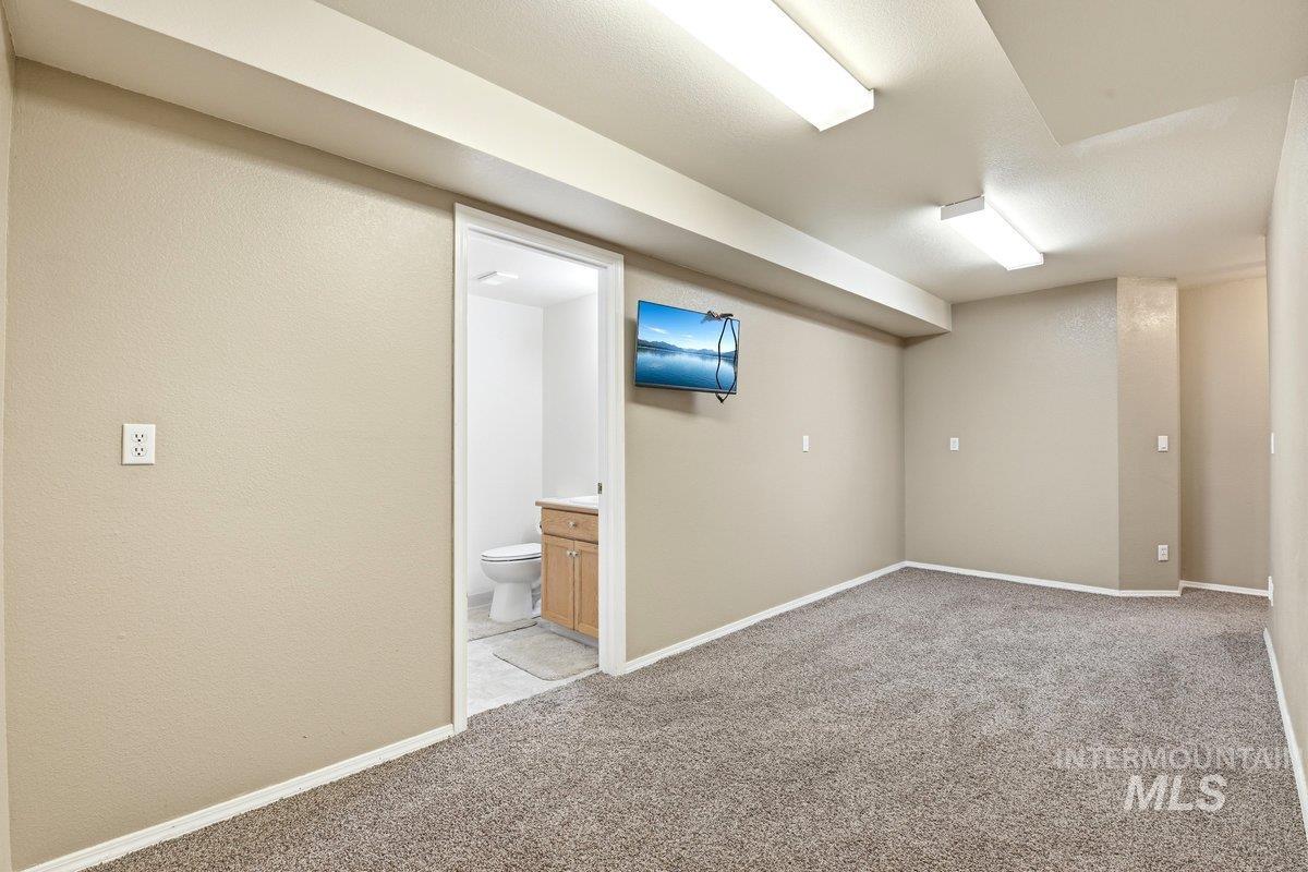 4865 N Maidstone Pl