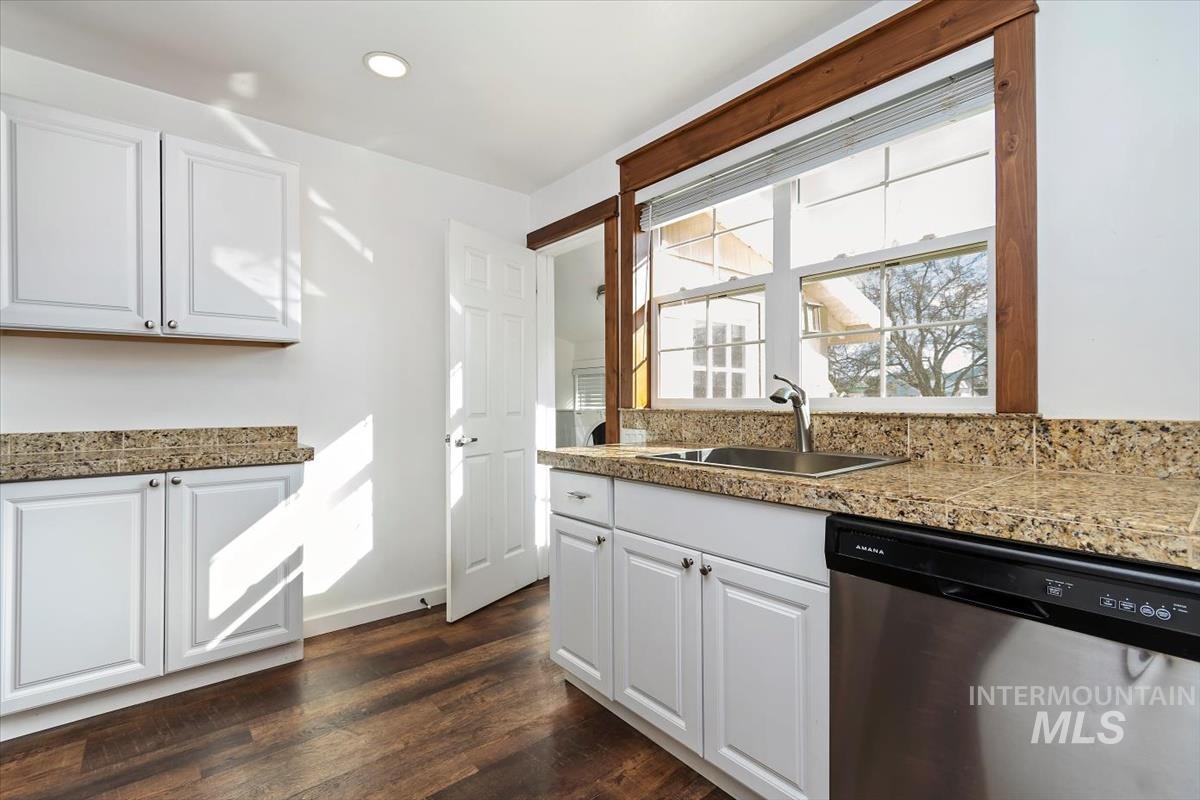 201 W 1st Street