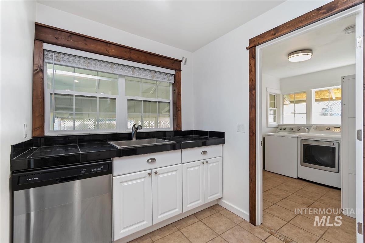 201 W 1st Street