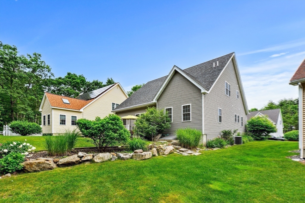 44 Steinbeck St