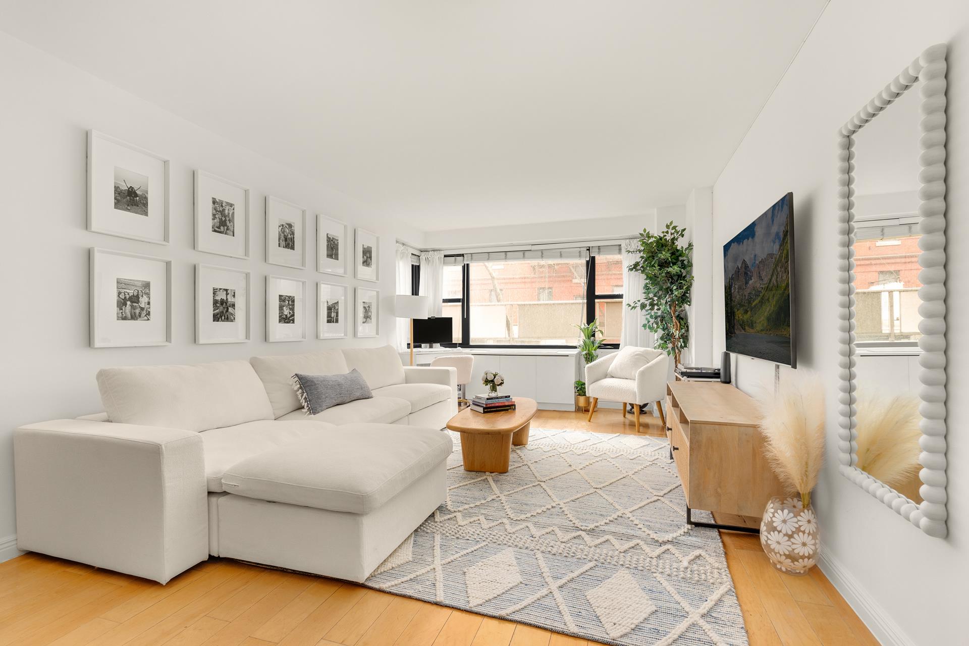 115 E 9TH Street 2J