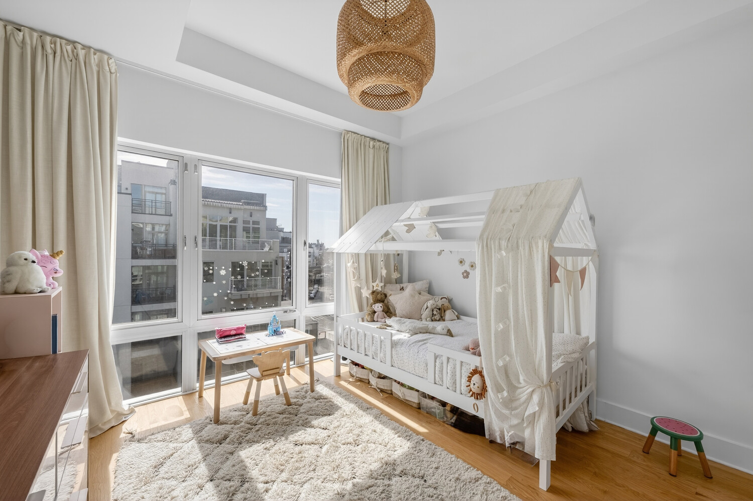 122 NEWTON Street PH