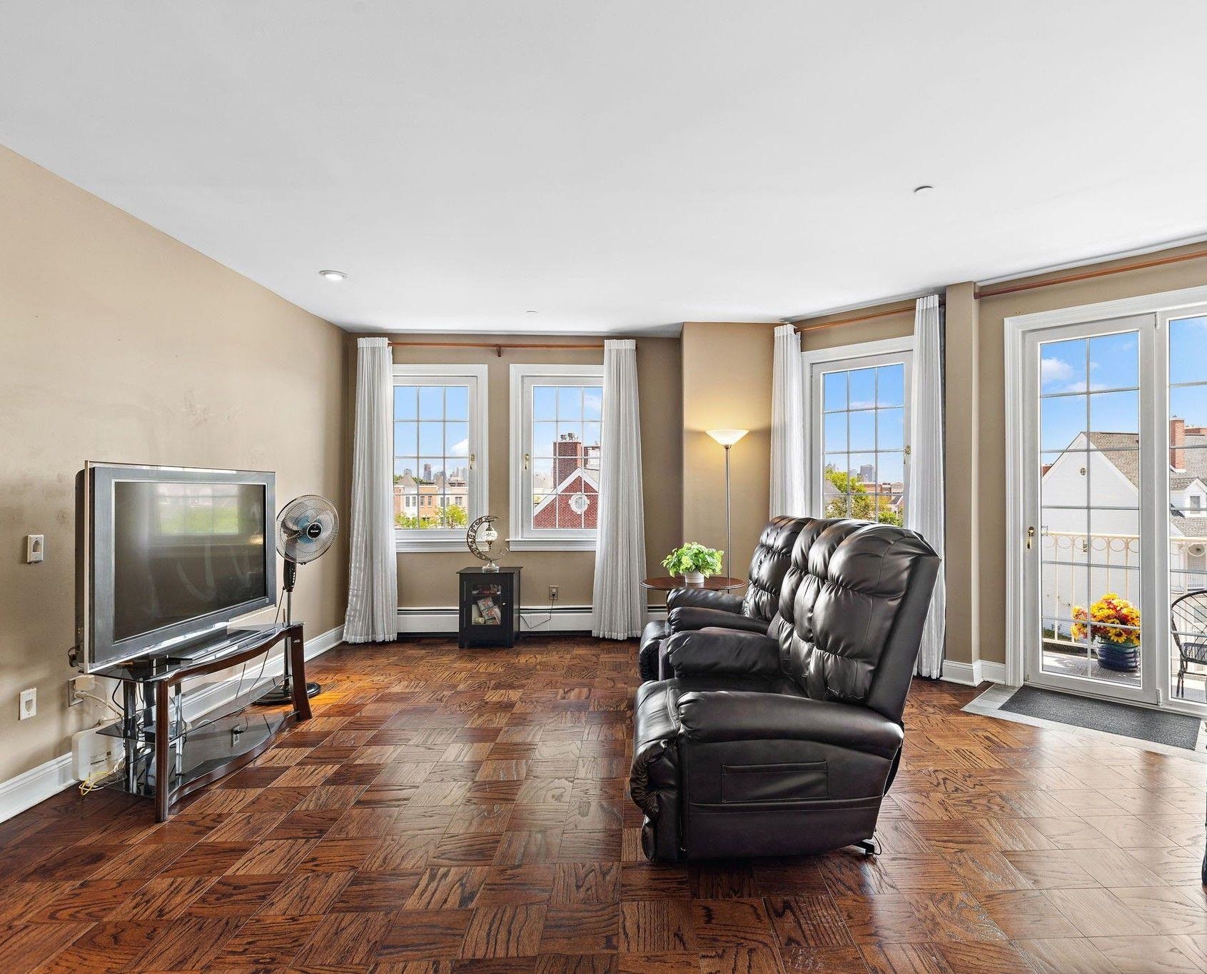 205 SHEARWATER CT WEST Unit: 32