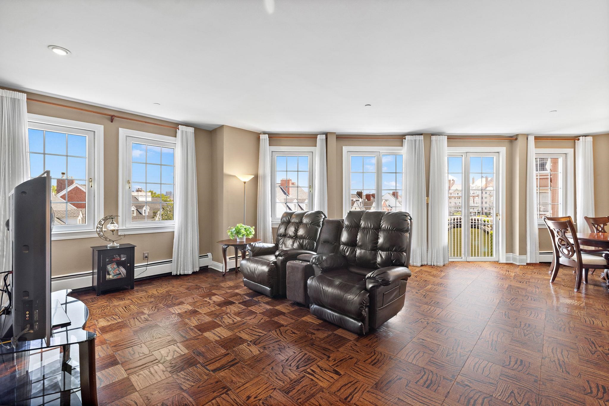 205 SHEARWATER CT WEST Unit: 32