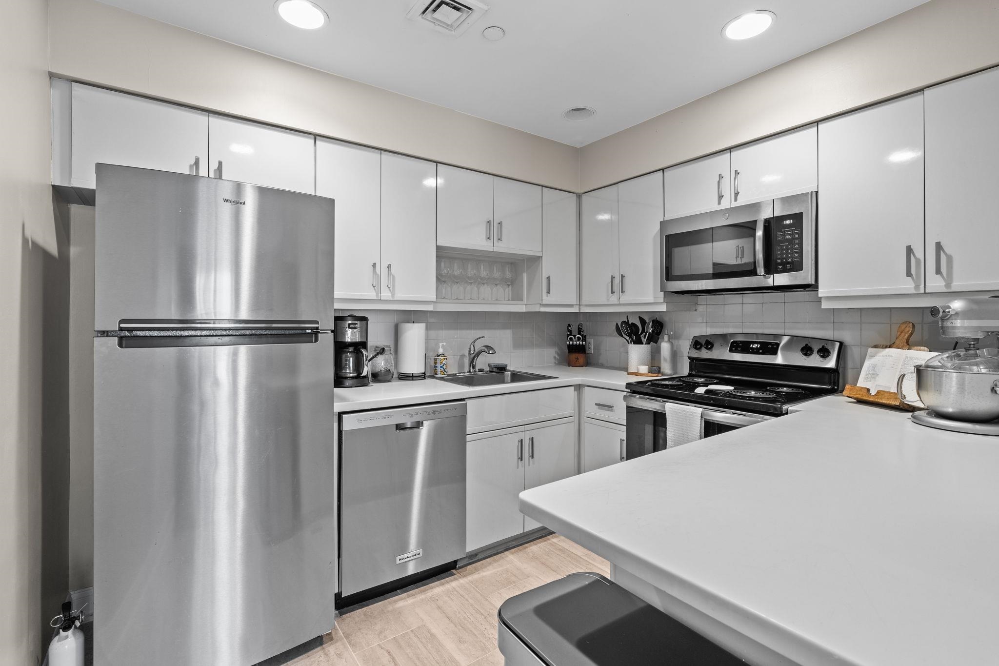 100 SHEARWATER CT EAST Unit: 31