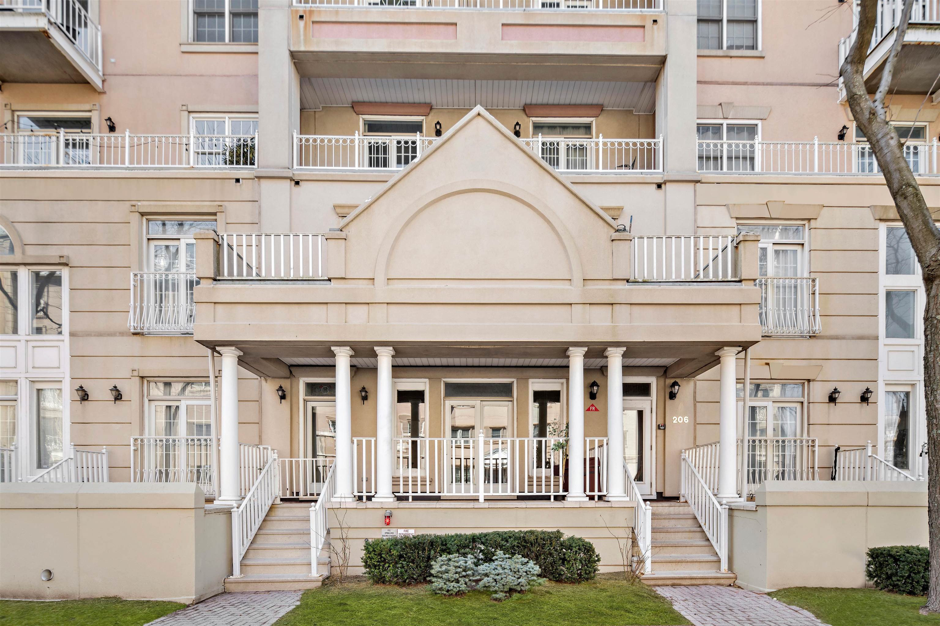 207 SHEARWATER CT WEST Unit: 31