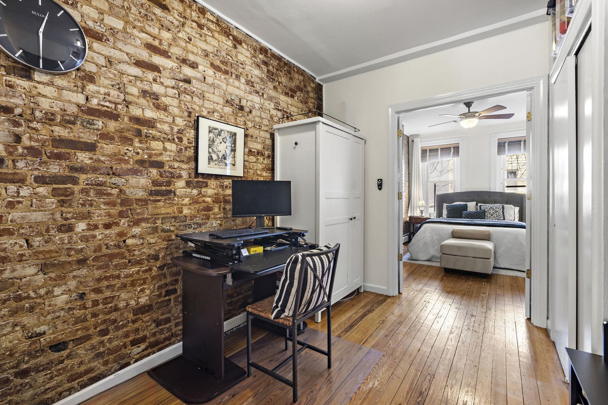351 8TH ST Unit: 1R