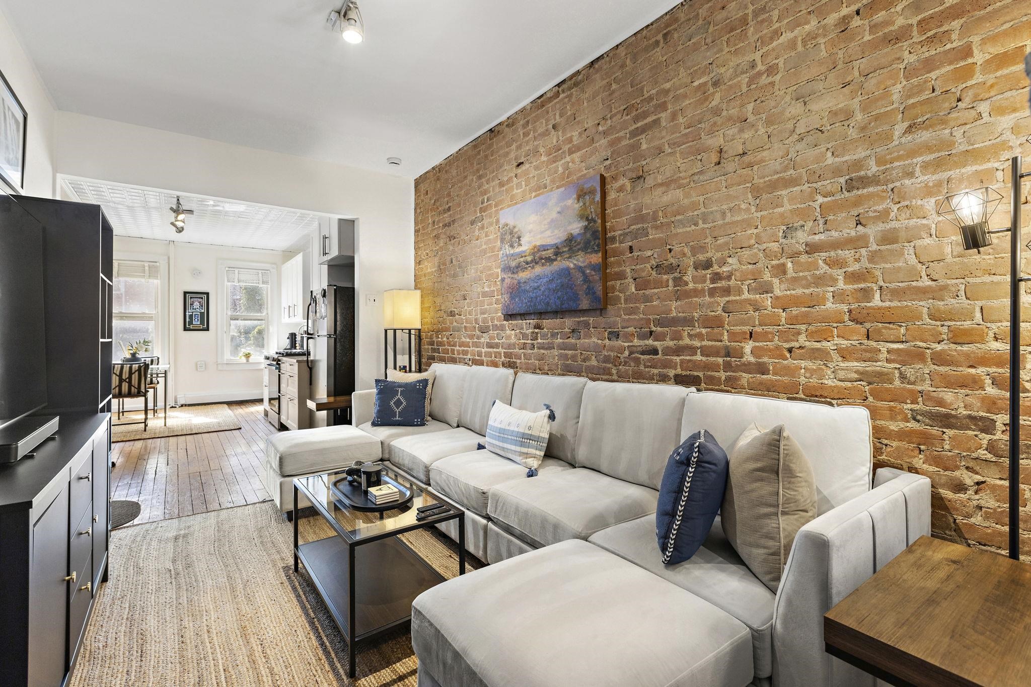 351 8TH ST Unit: 1R