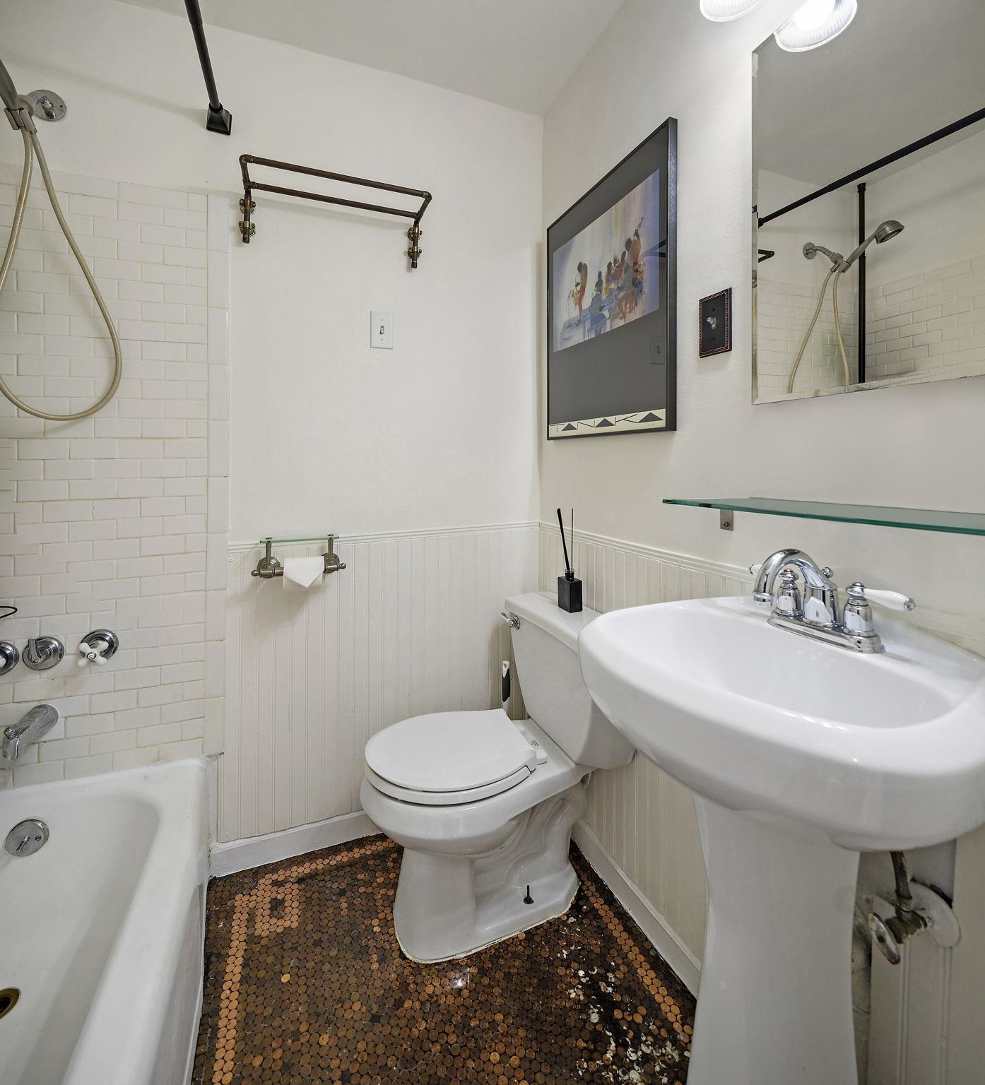 351 8TH ST Unit: 1R