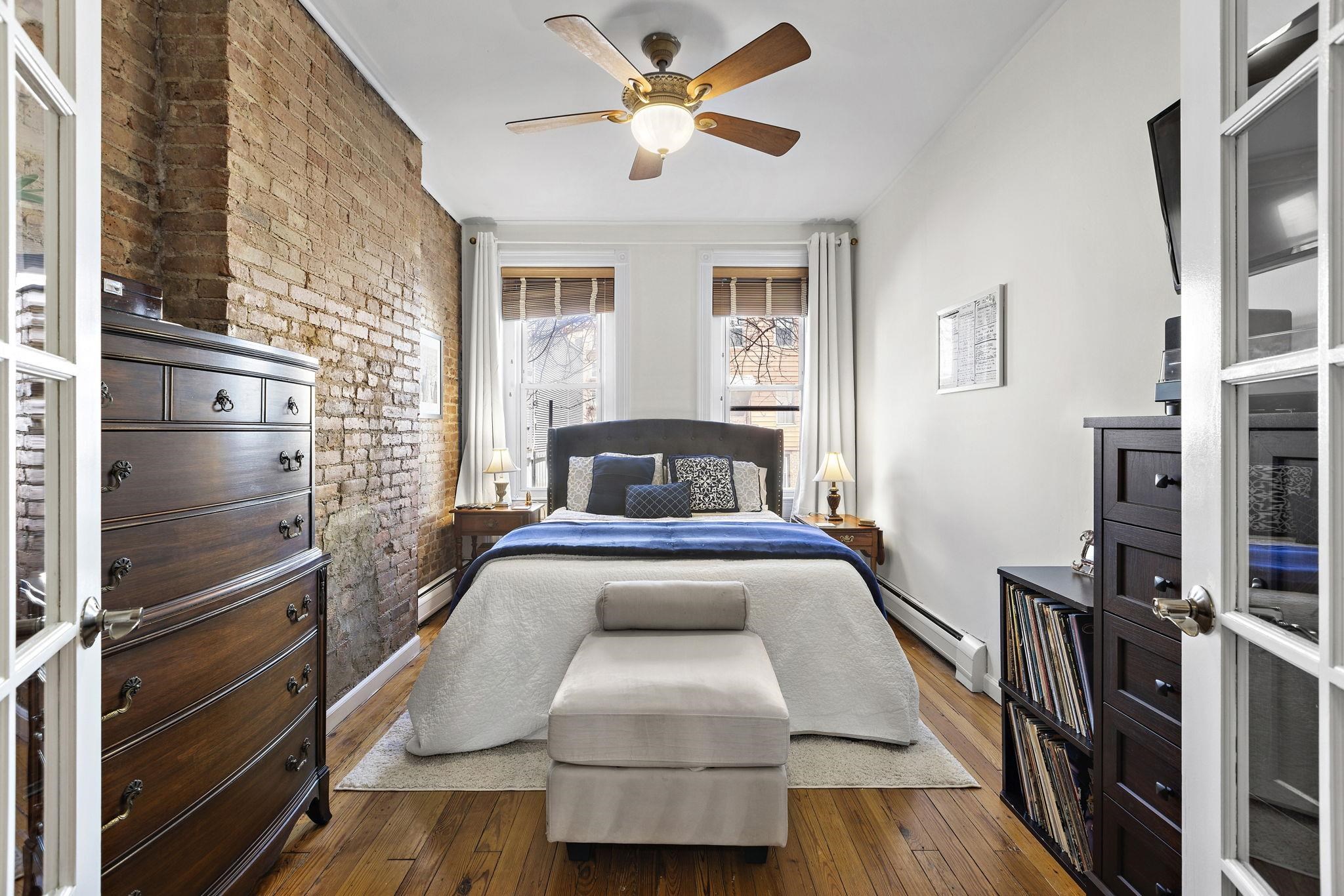 351 8TH ST Unit: 1R
