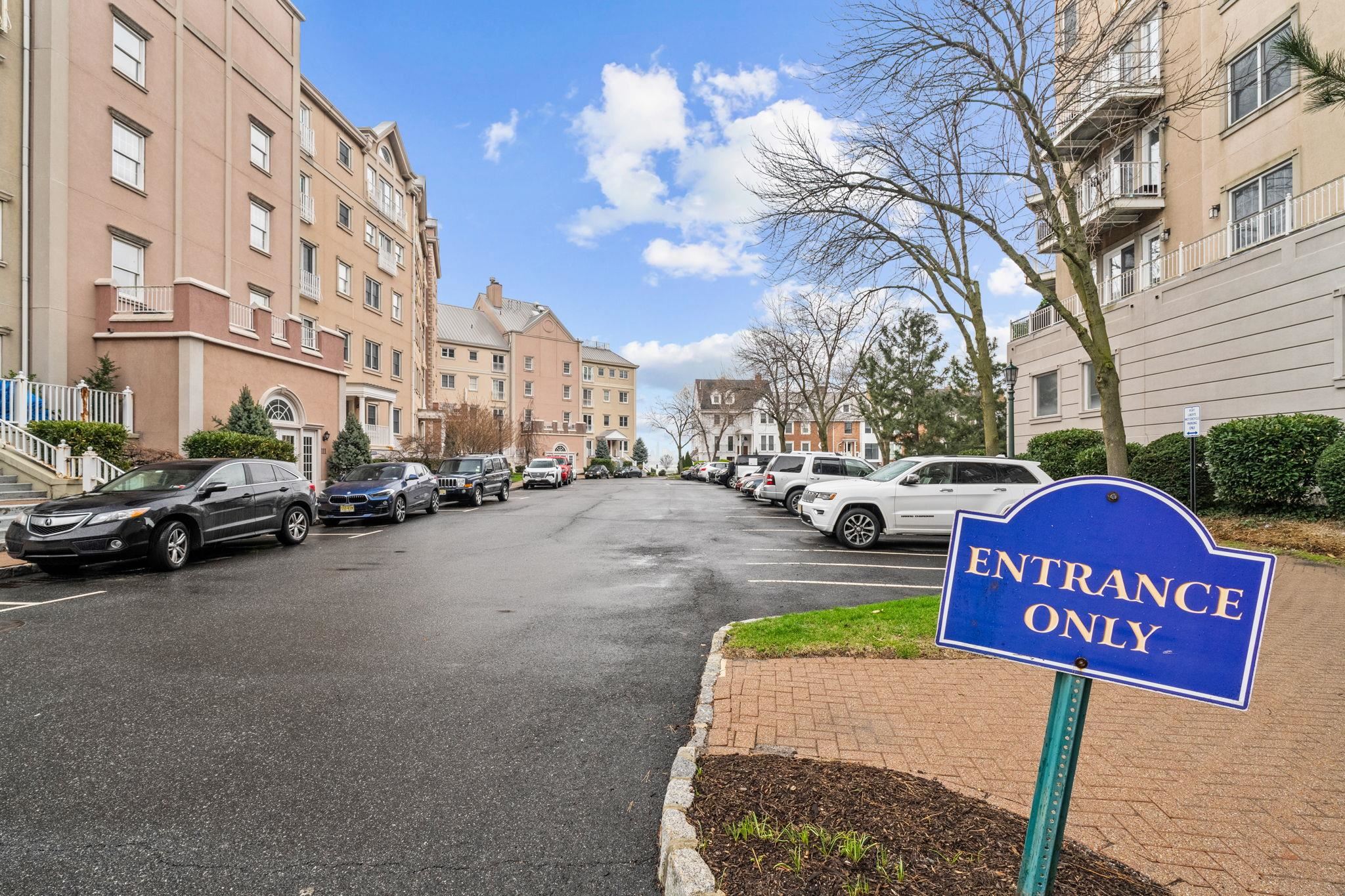 100 SHEARWATER CT EAST Unit: 31