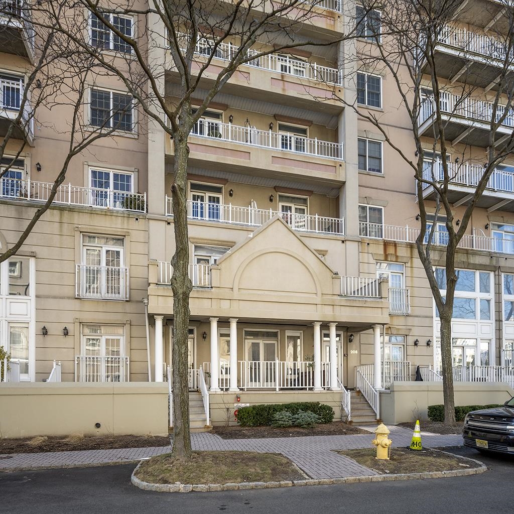 206 SHEARWATER CT WEST Unit: 61