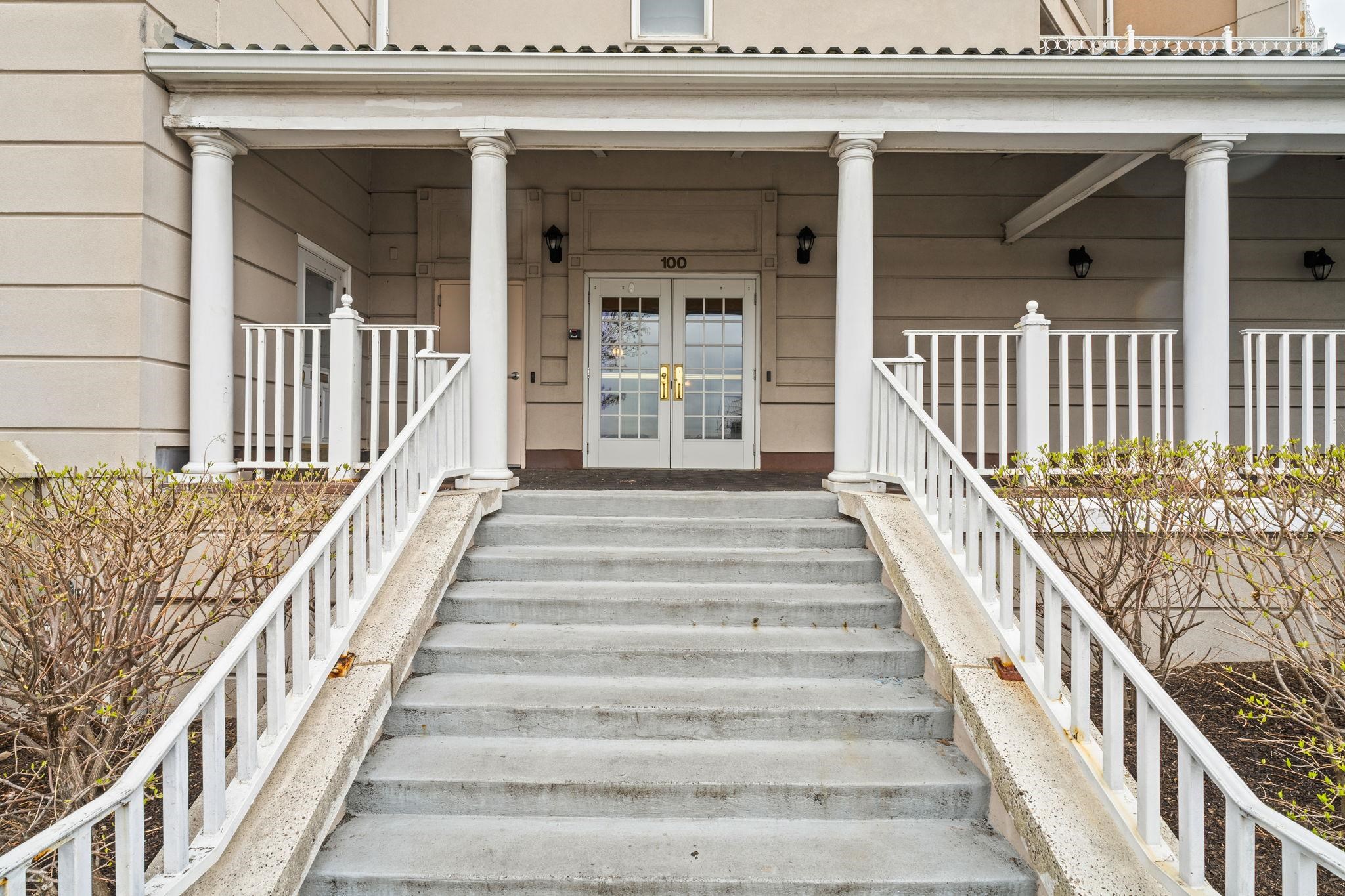 100 SHEARWATER CT EAST Unit: 31