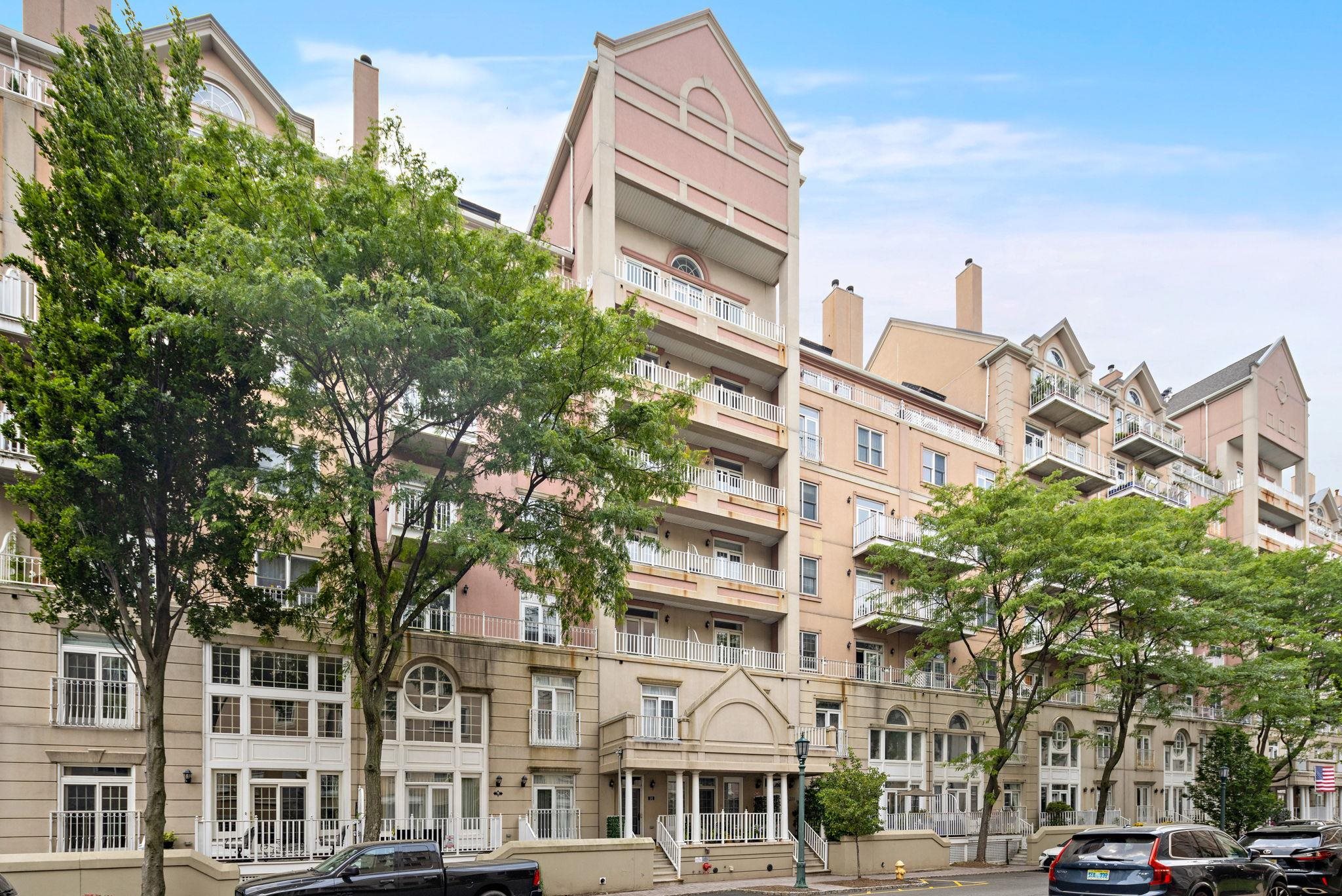 208 SHEARWATER CT WEST Unit: 32