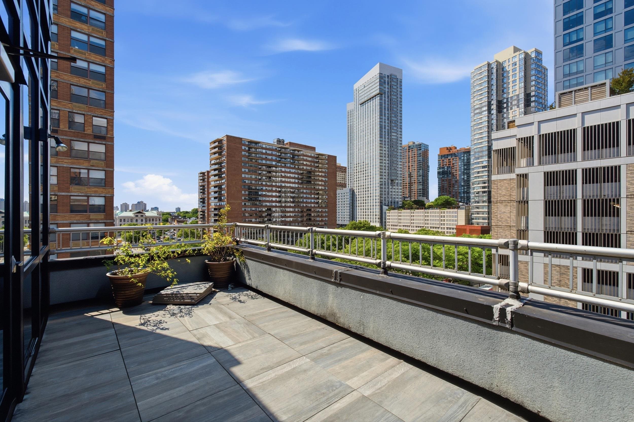 99 MONTGOMERY ST Unit: PH3