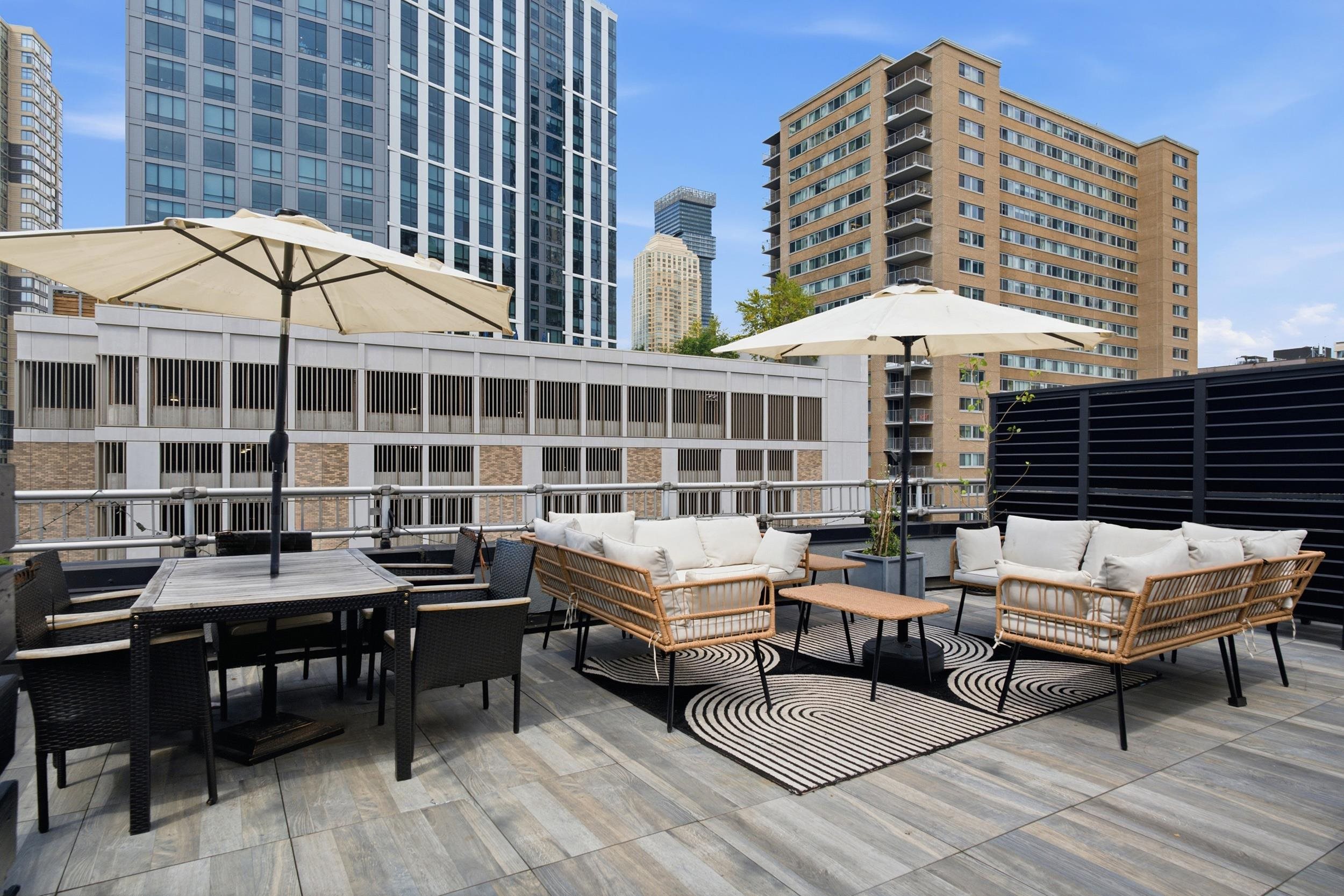 99 MONTGOMERY ST Unit: PH3