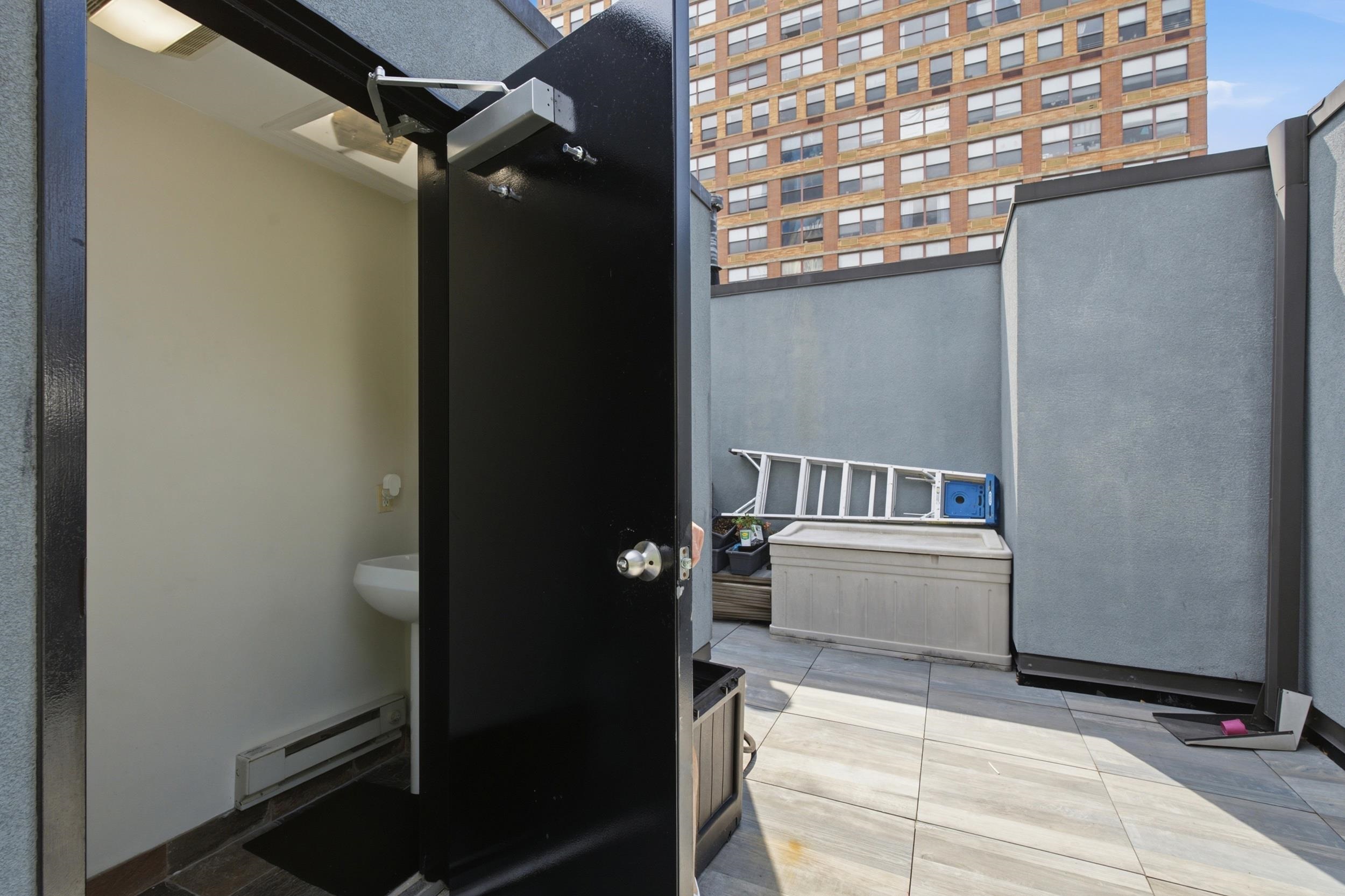 99 MONTGOMERY ST Unit: PH3