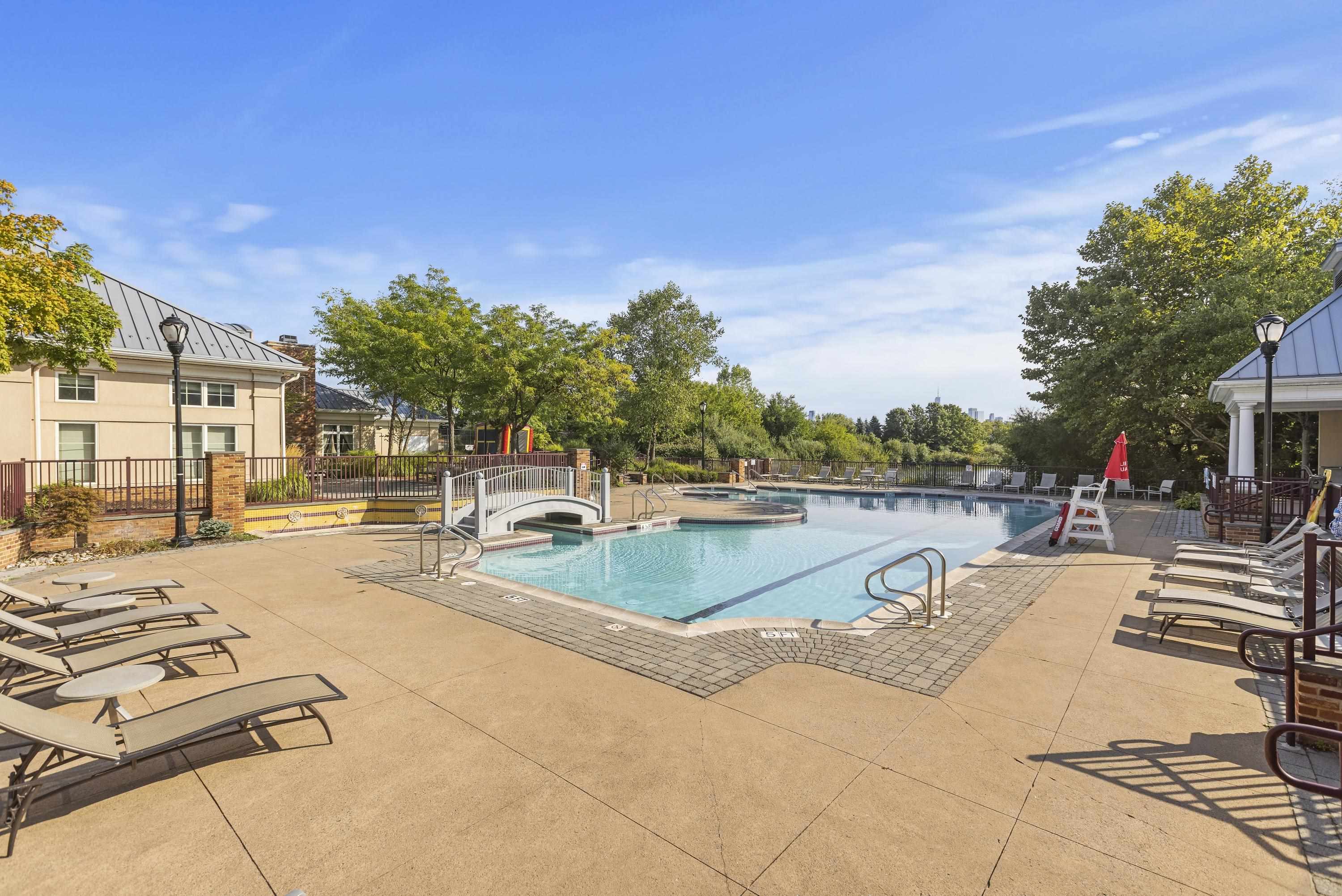207 SHEARWATER CT WEST Unit: 31