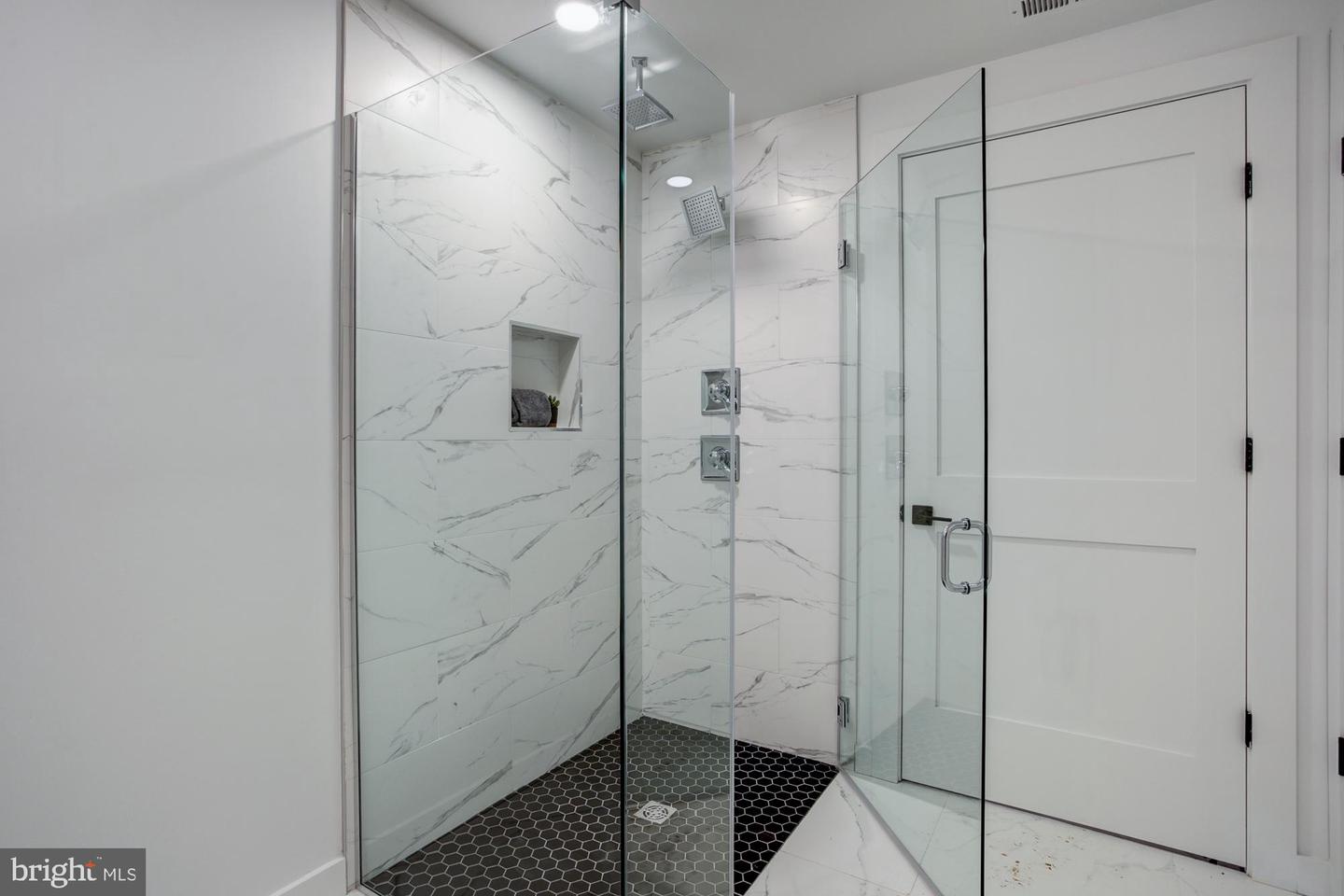 1001 BRYANT STREET NE Unit: 6