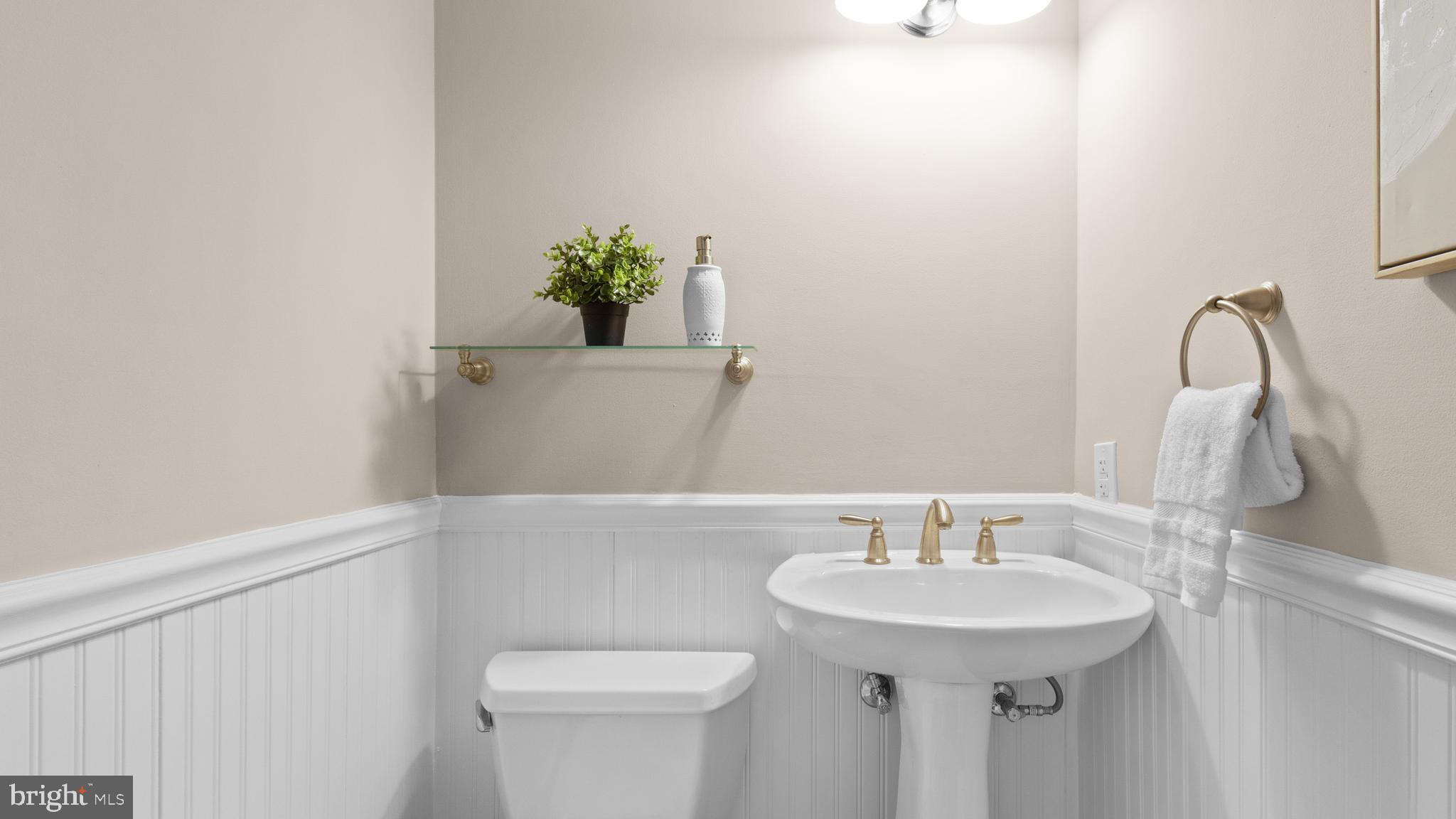 4611 1/2 MacArthur BOULEVARD NW Unit: B