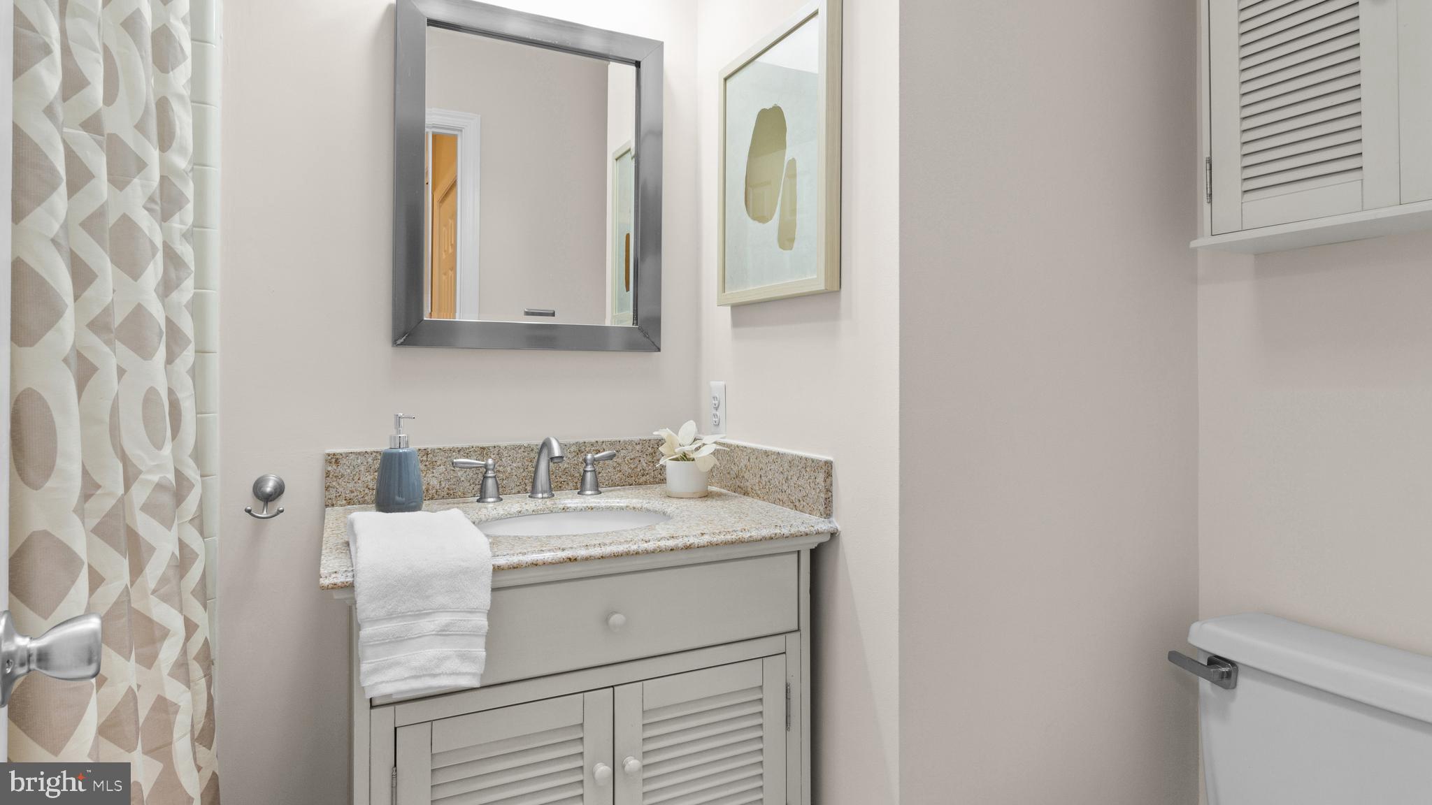 4611 1/2 MacArthur BOULEVARD NW Unit: B