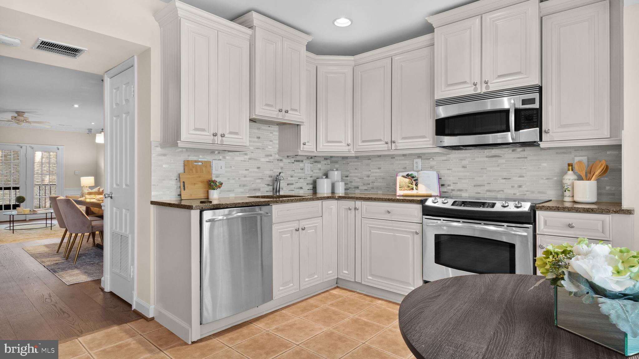 4611 1/2 MacArthur BOULEVARD NW Unit: B