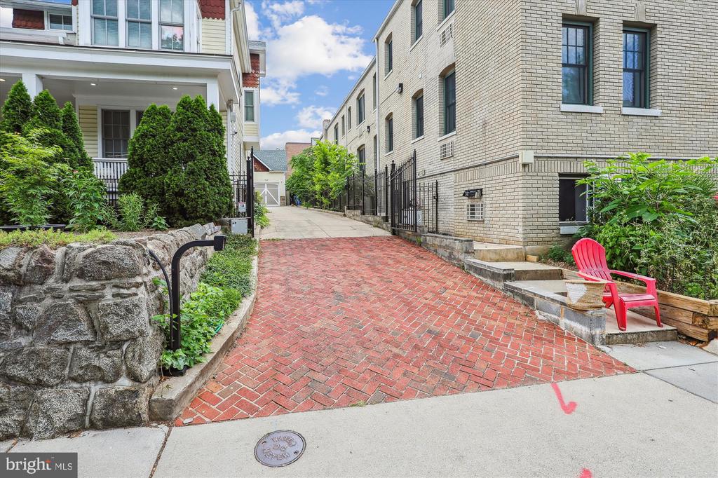 3350 17TH ST NW #T2