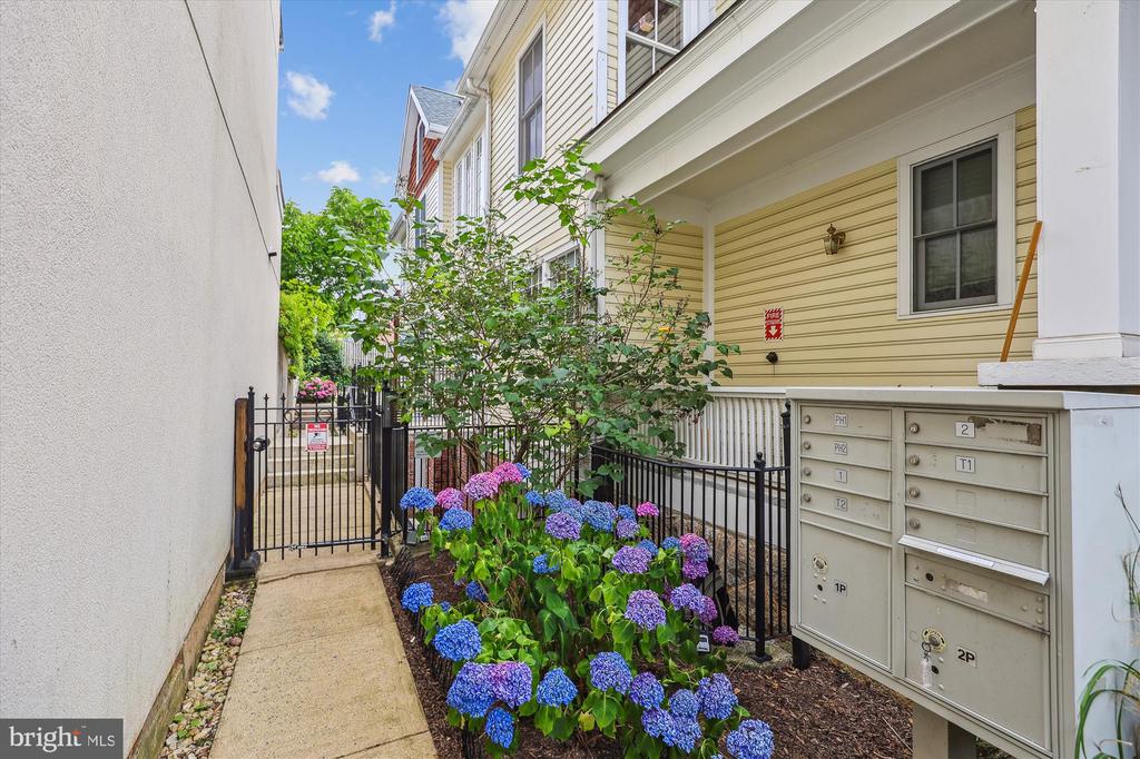 3350 17TH ST NW #T2
