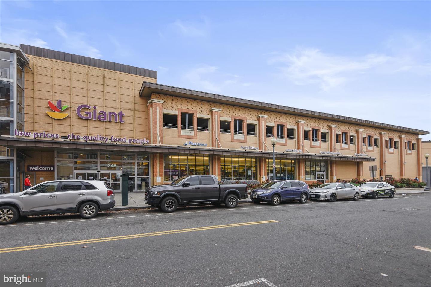 1421 COLUMBIA RD NW #203