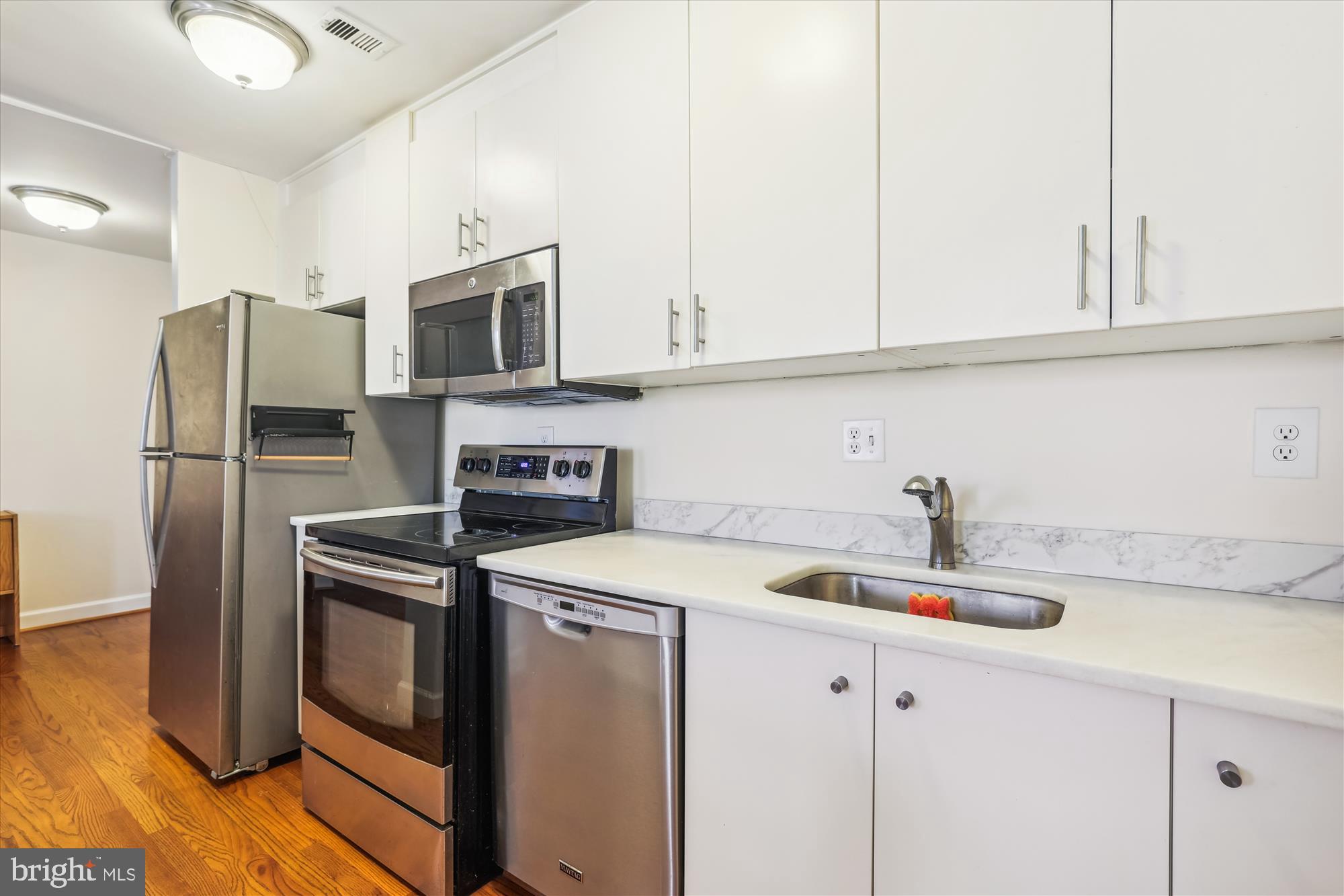 1421 COLUMBIA RD NW #203