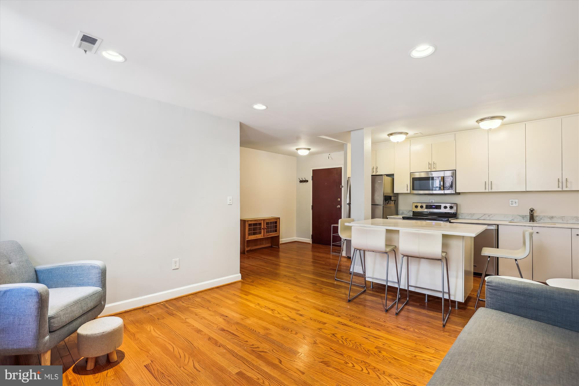 1421 COLUMBIA RD NW #203