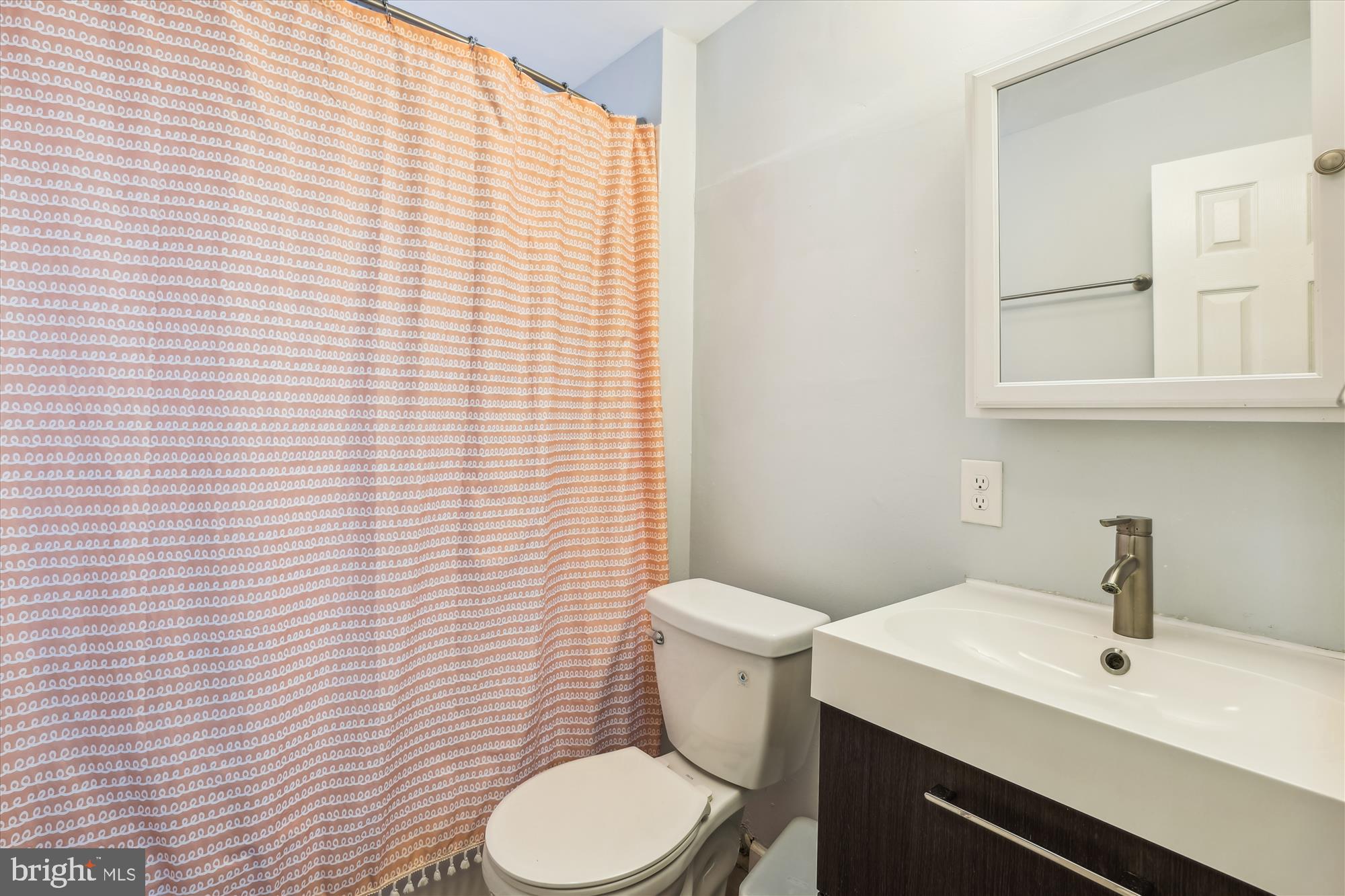 1421 COLUMBIA RD NW #203