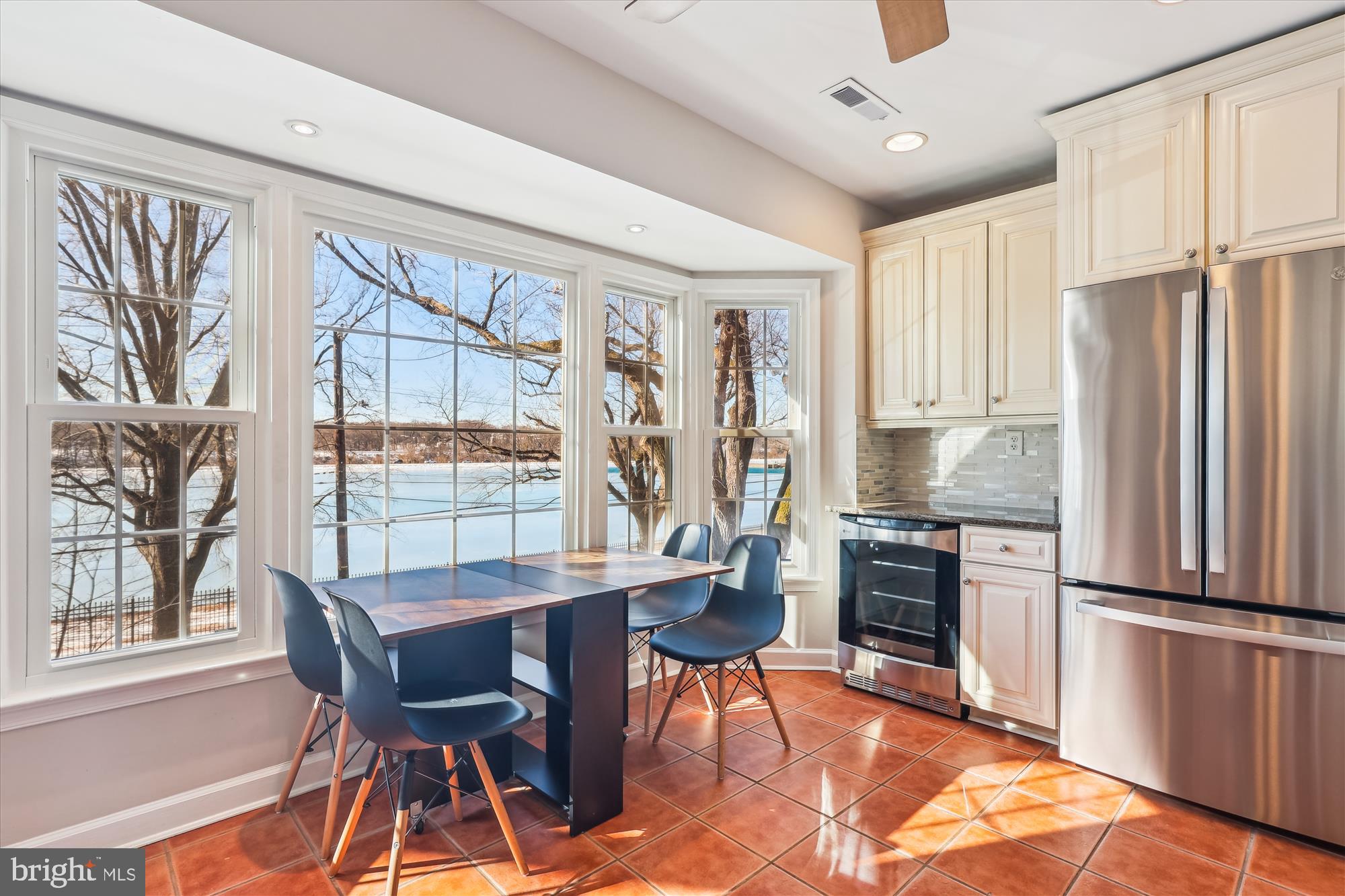 4611 MACARTHUR BLVD NW #B