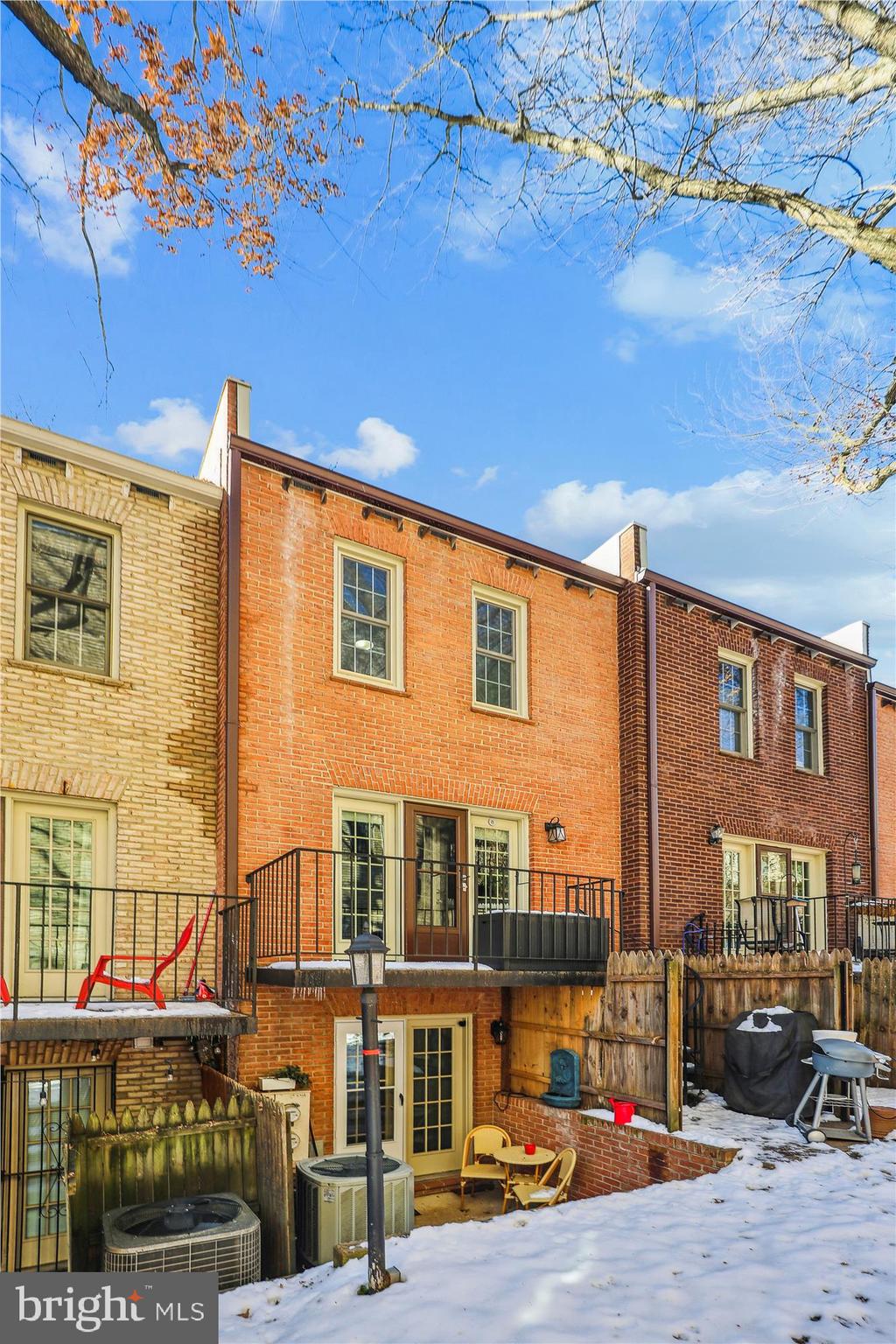 4611 MACARTHUR BLVD NW #B