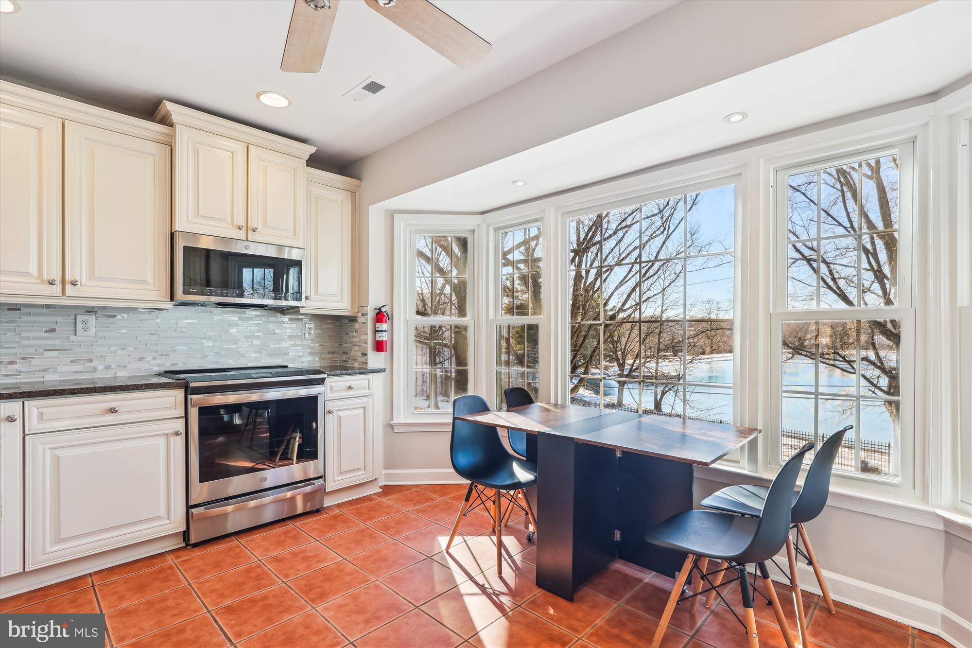 4611 MACARTHUR BLVD NW #B