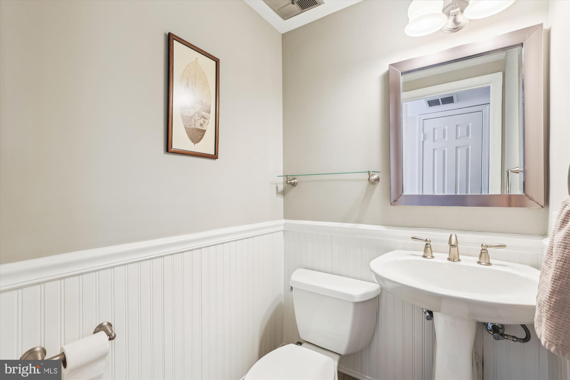 4611 MACARTHUR BLVD NW #B