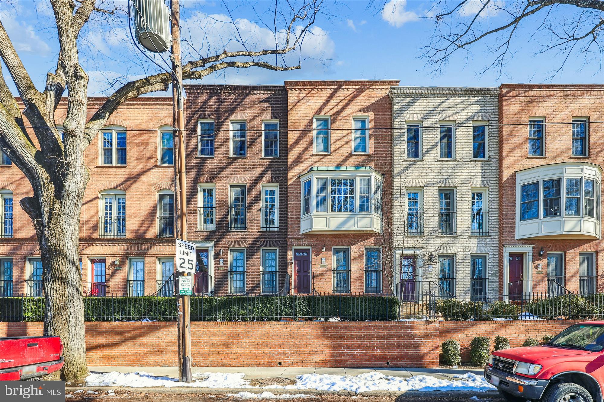 4611 MACARTHUR BLVD NW #B