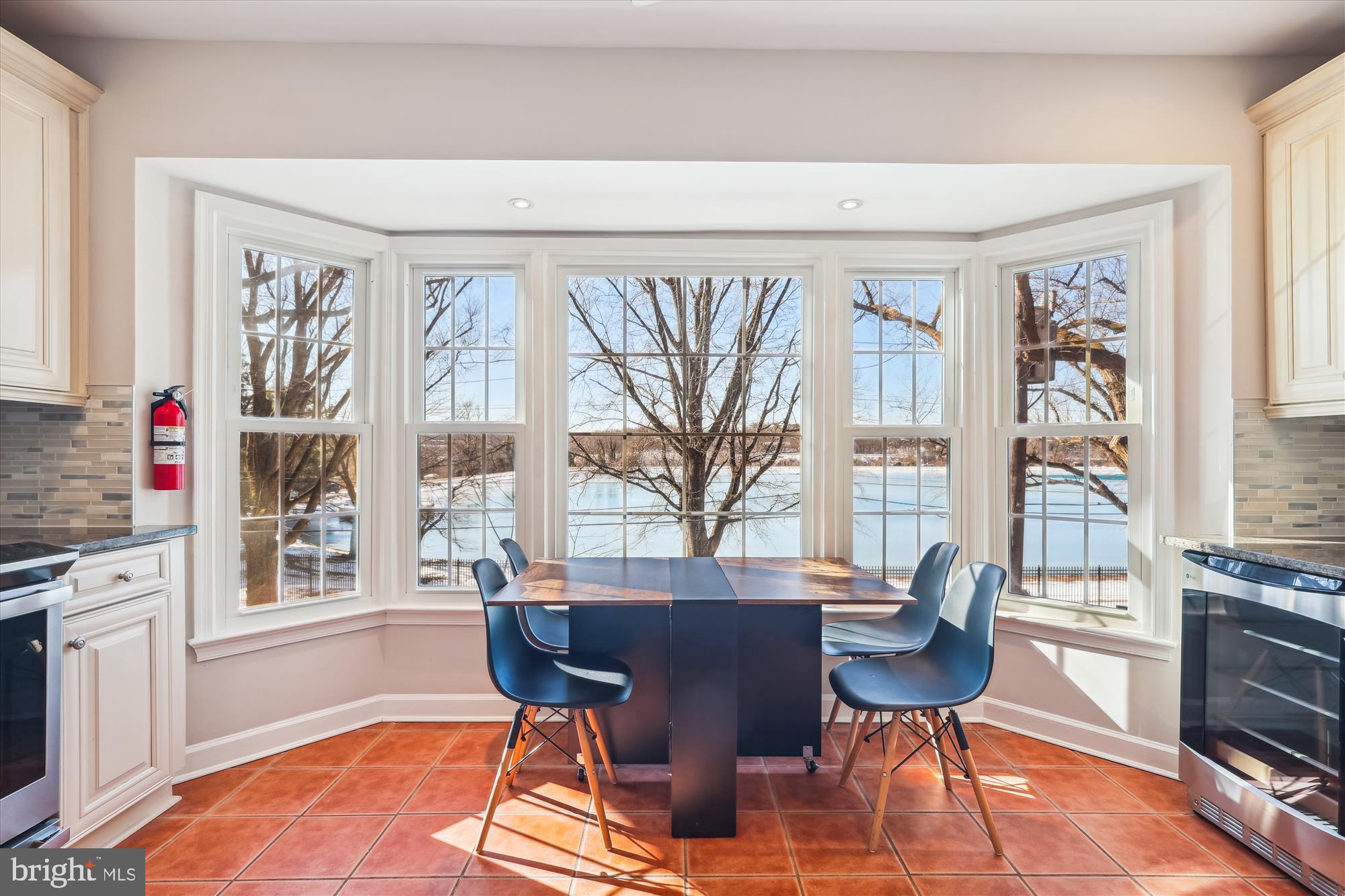 4611 MACARTHUR BLVD NW #B