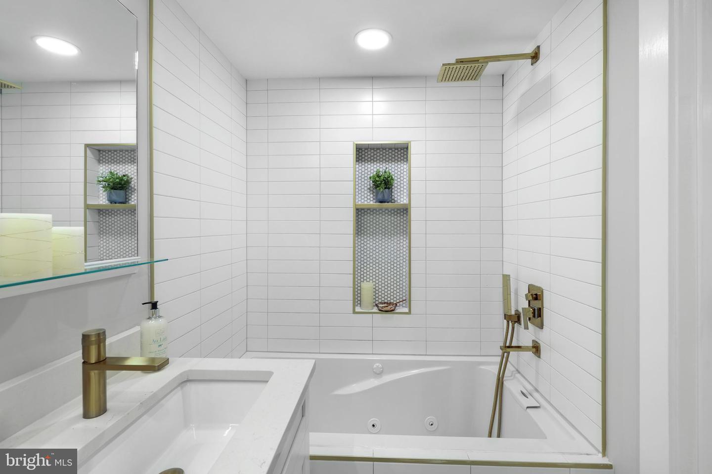 113 U St NE #1