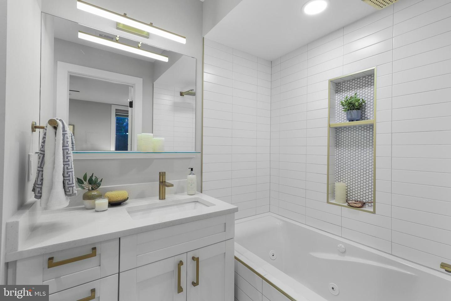 113 U St NE #1