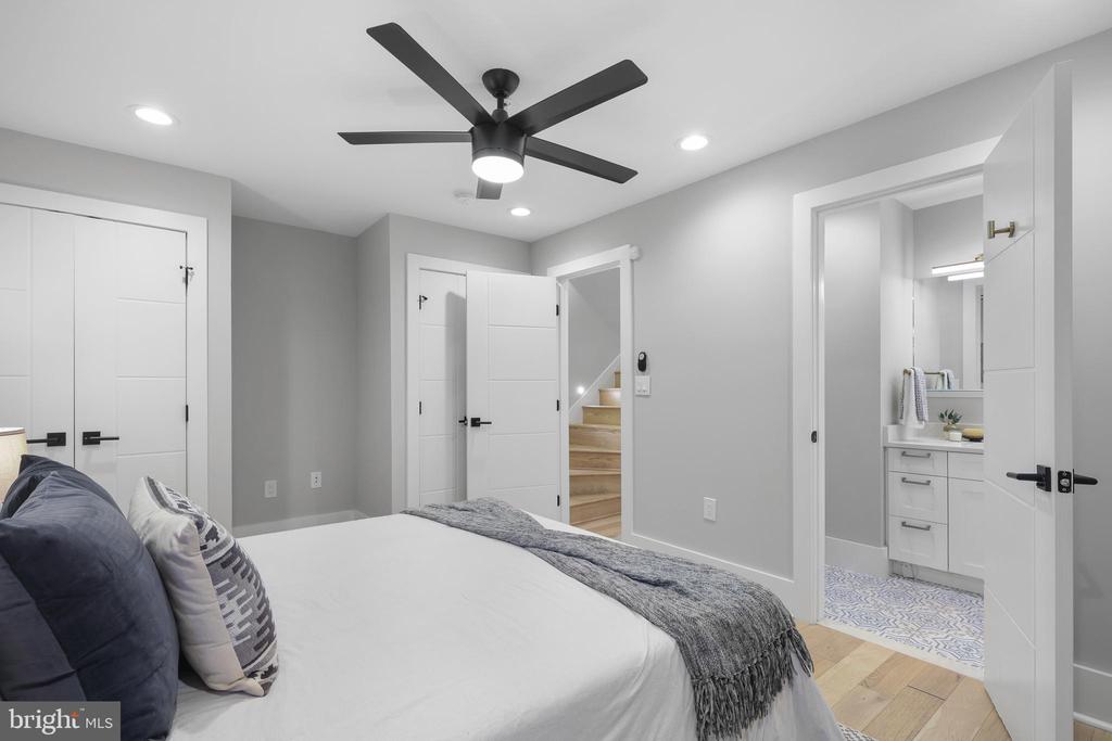 113 U St NE #1